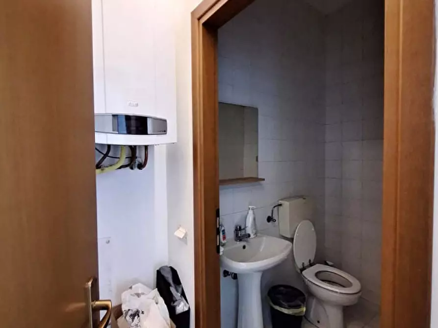 Immagine 5 di Negozio in vendita  in Via Oberdan a Rovigo