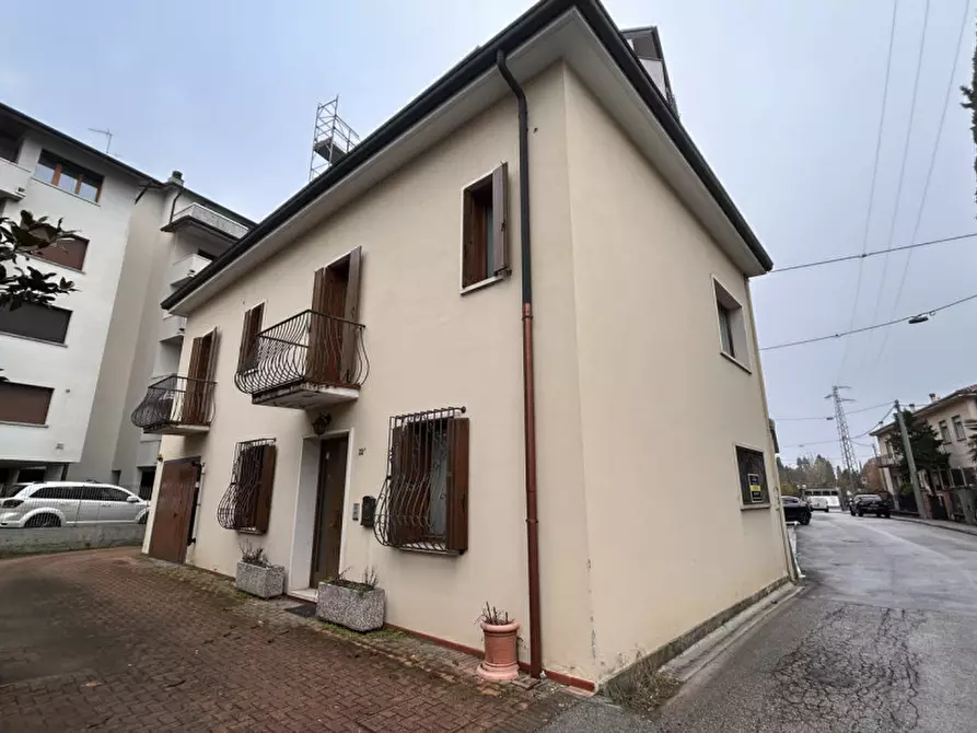 Immagine 1 di Casa indipendente in vendita  in Via Massaria, 32/A a Vicenza