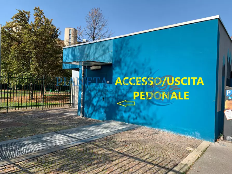 Immagine 3 di Garage in vendita  in VIA TOCE 6 MILANO a Milano