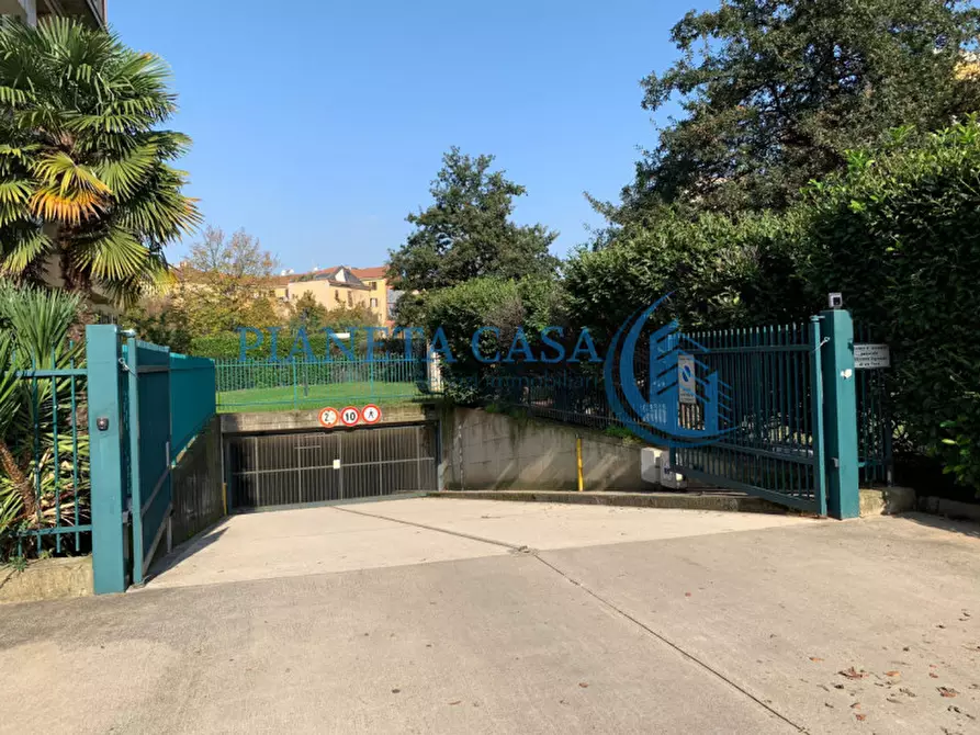 Immagine 4 di Garage in vendita  in VIA TOCE 6 MILANO a Milano