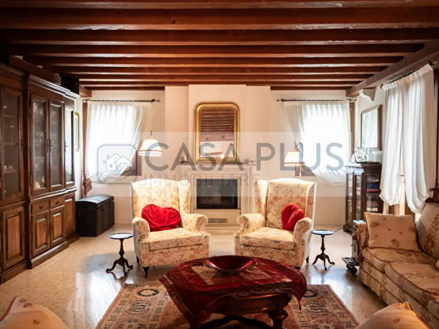 Immagine 2 di Rustico / casale in vendita  a Asolo