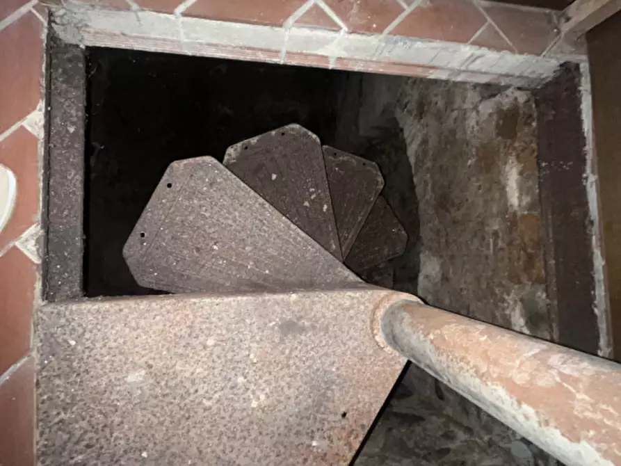 Immagine 10 di Magazzino in vendita  in centro storico a Terranuova Bracciolini