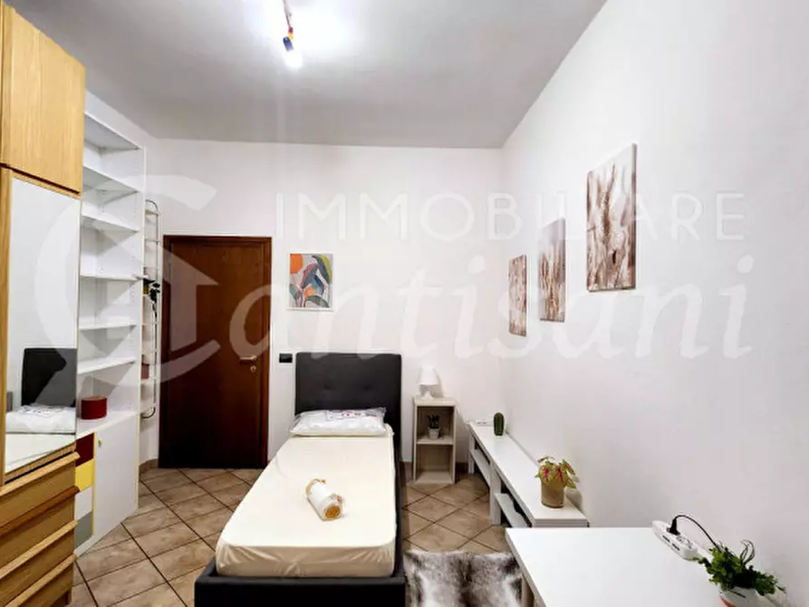 Immagine 2 di Camera in affitto  in via michelazzi a Firenze