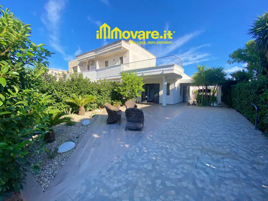 Immagine 1 di Villa in vendita  in Via Athena 56 a Carovigno