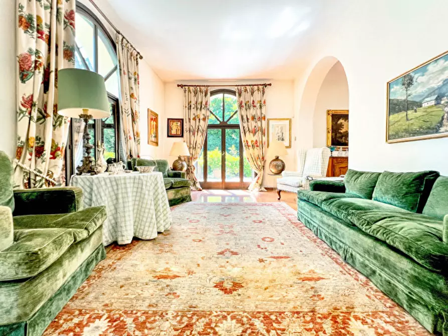 Immagine 2 di Villa in vendita  in Via Primo Maggio a Castelletto Sopra Ticino