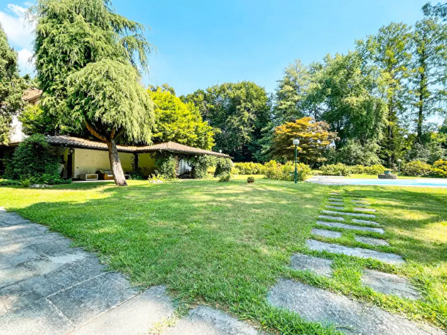 Immagine 15 di Villa in vendita  in Via Primo Maggio a Castelletto Sopra Ticino