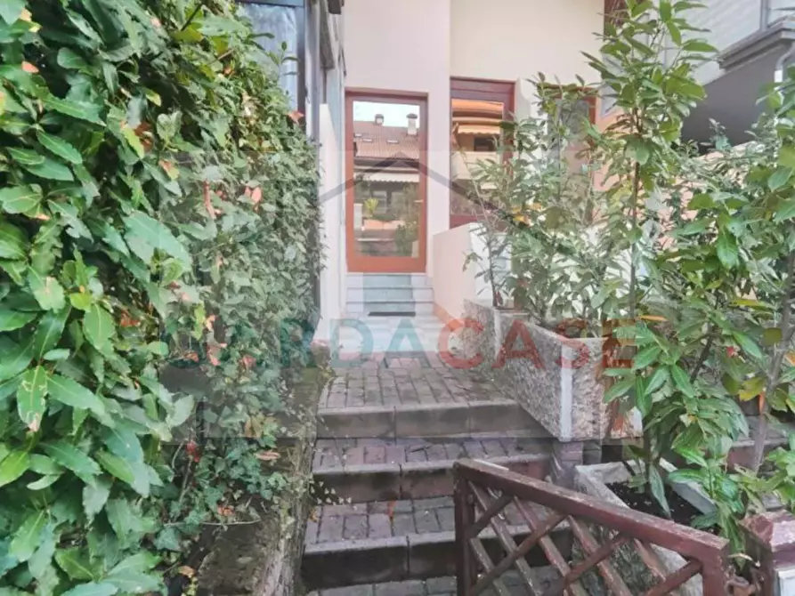 Immagine 3 di Appartamento in vendita  in Via Giulio Cesare a Desenzano Del Garda