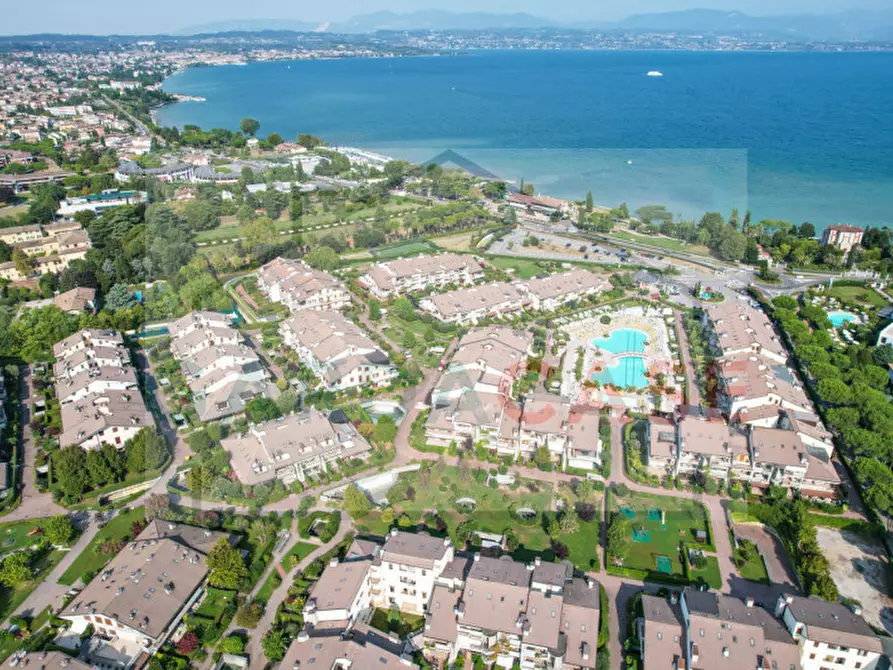 Immagine 30 di Appartamento in vendita  in Via Giulio Cesare a Desenzano Del Garda