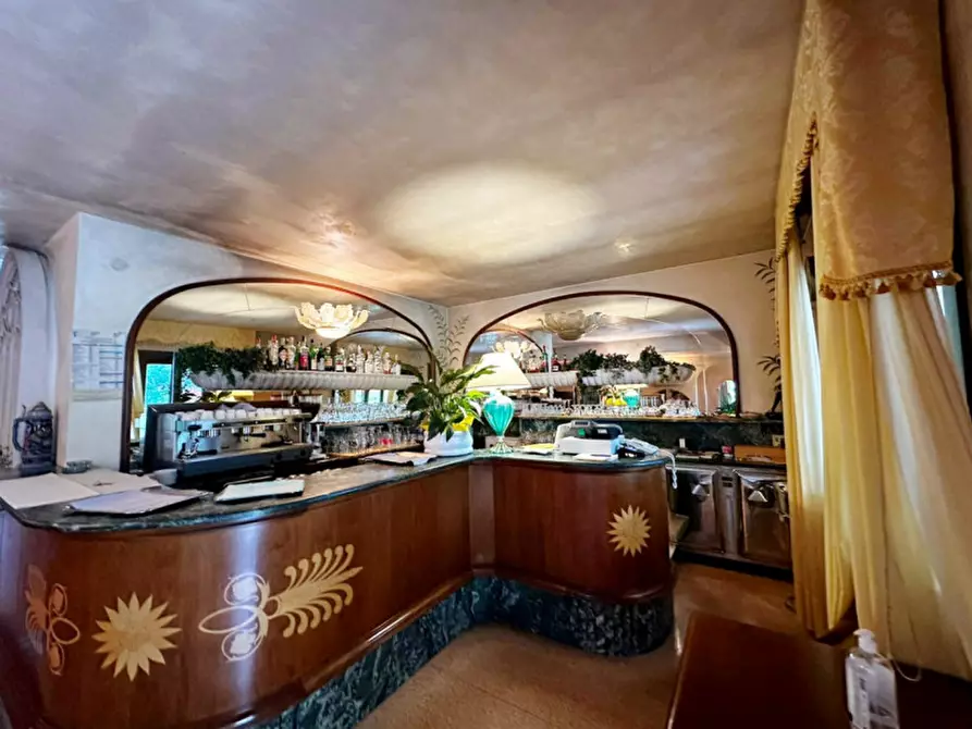 Immagine 3 di Attività commerciale in vendita  in via Monte Venda a Abano Terme