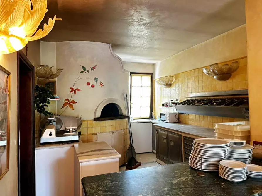 Immagine 5 di Attività commerciale in vendita  in via Monte Venda a Abano Terme