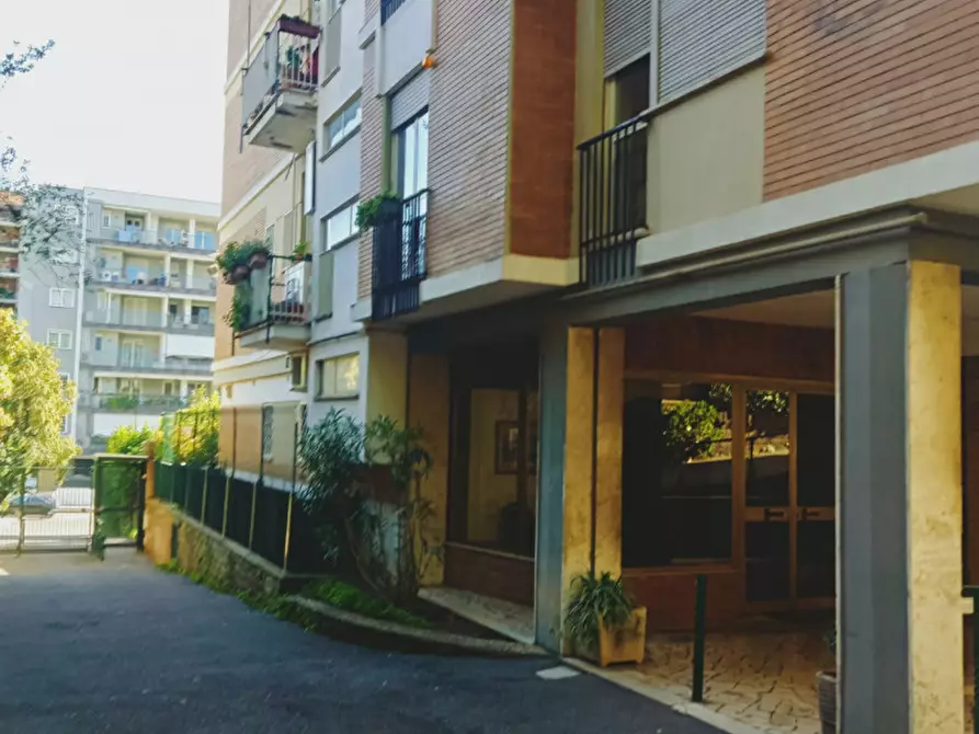 Immagine 1 di Camera in affitto  in via mattia battistini a Roma