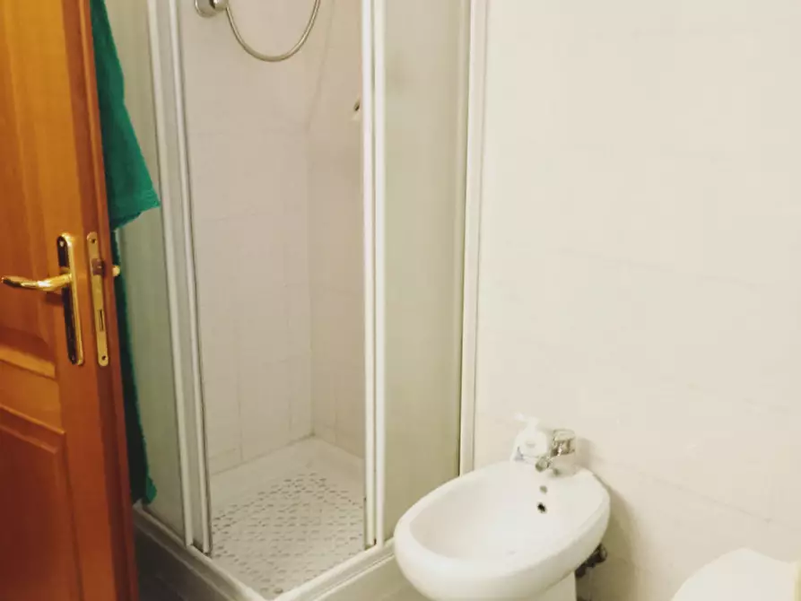 Immagine 10 di Camera in affitto  in via mattia battistini a Roma