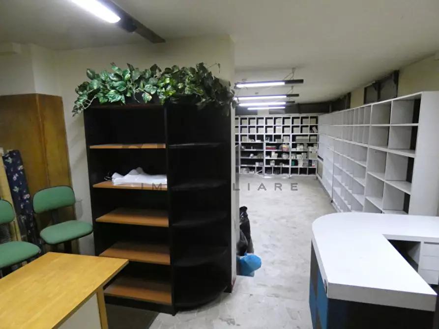 Immagine 4 di Negozio in vendita  in Schio a Schio