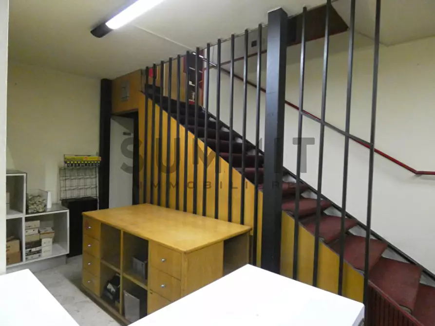 Immagine 7 di Negozio in vendita  in Schio a Schio