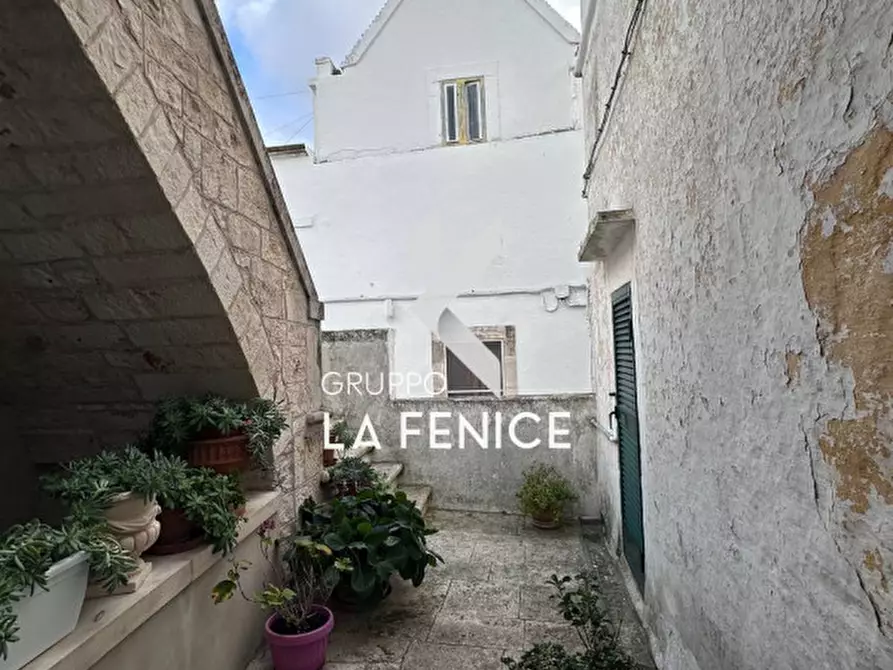 Immagine 3 di Palazzo in vendita  in P.zza Rodio a Locorotondo