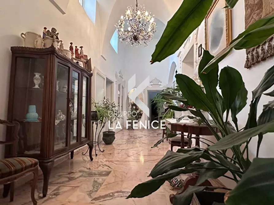 Immagine 13 di Palazzo in vendita  in P.zza Rodio a Locorotondo