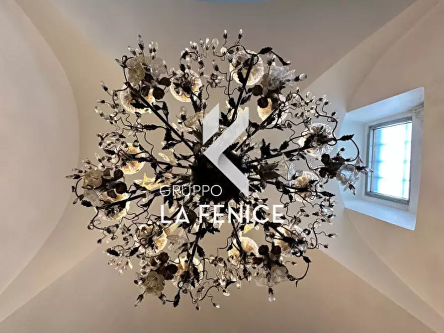 Immagine 15 di Palazzo in vendita  in P.zza Rodio a Locorotondo