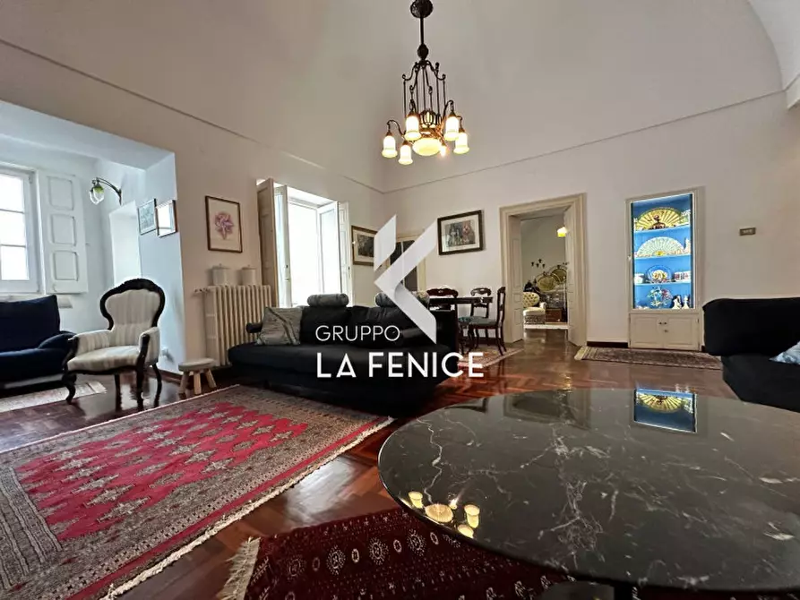 Immagine 25 di Palazzo in vendita  in P.zza Rodio a Locorotondo