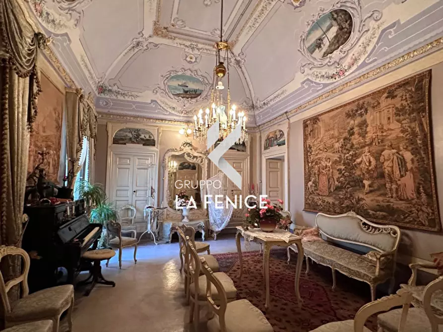 Immagine 35 di Palazzo in vendita  in P.zza Rodio a Locorotondo