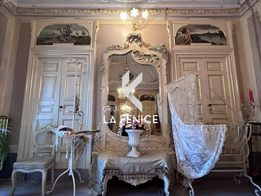 Immagine 37 di Palazzo in vendita  in P.zza Rodio a Locorotondo