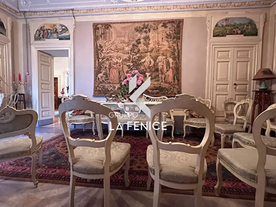 Immagine 41 di Palazzo in vendita  in P.zza Rodio a Locorotondo