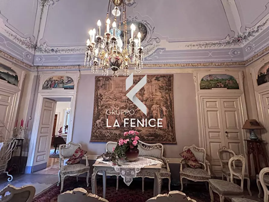 Immagine 42 di Palazzo in vendita  in P.zza Rodio a Locorotondo