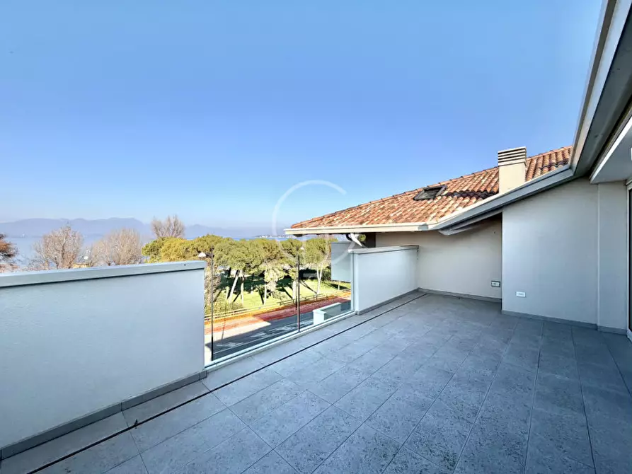 Immagine 4 di Attico in vendita  in Viale Francesco Agello a Desenzano Del Garda