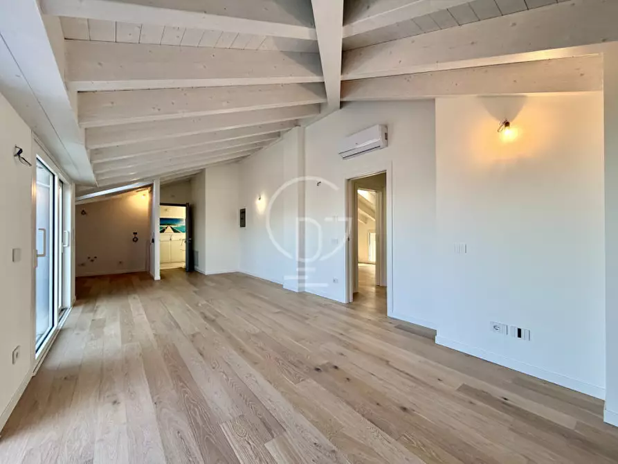 Immagine 6 di Attico in vendita  in Viale Francesco Agello a Desenzano Del Garda