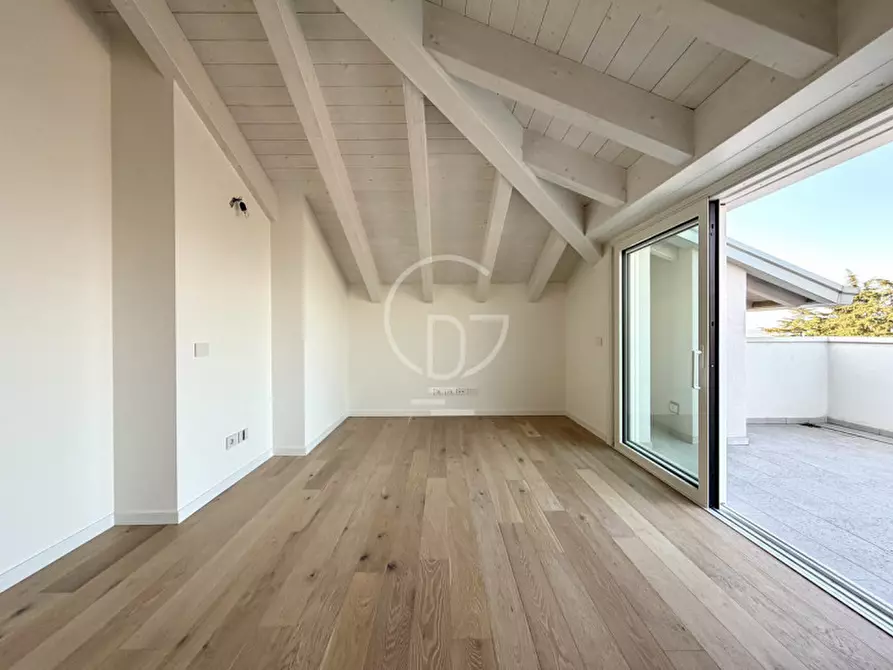 Immagine 12 di Attico in vendita  in Viale Francesco Agello a Desenzano Del Garda