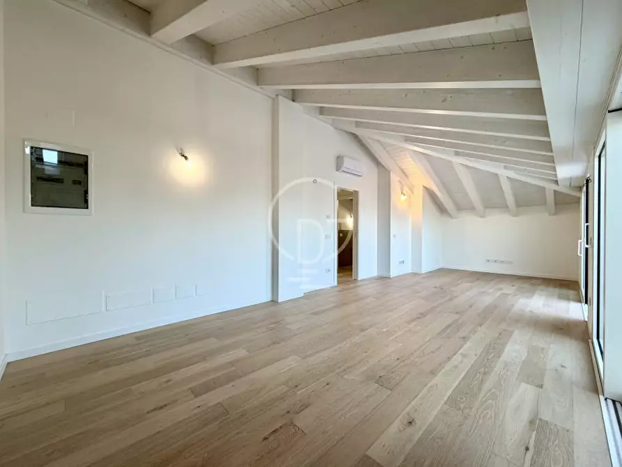 Immagine 13 di Attico in vendita  in Viale Francesco Agello a Desenzano Del Garda