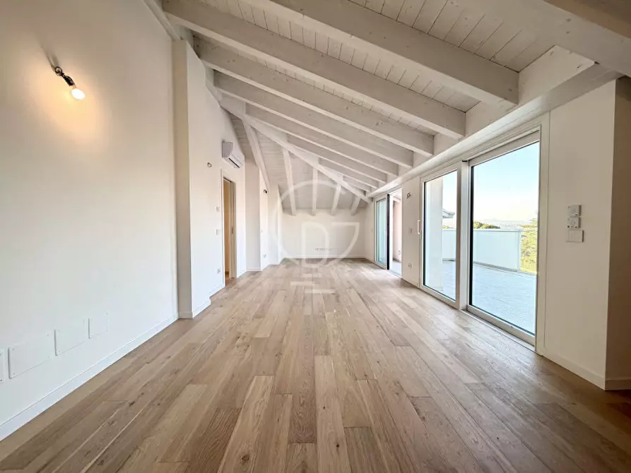 Immagine 15 di Attico in vendita  in Viale Francesco Agello a Desenzano Del Garda