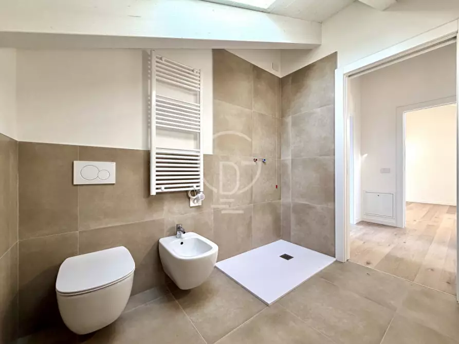 Immagine 20 di Attico in vendita  in Viale Francesco Agello a Desenzano Del Garda