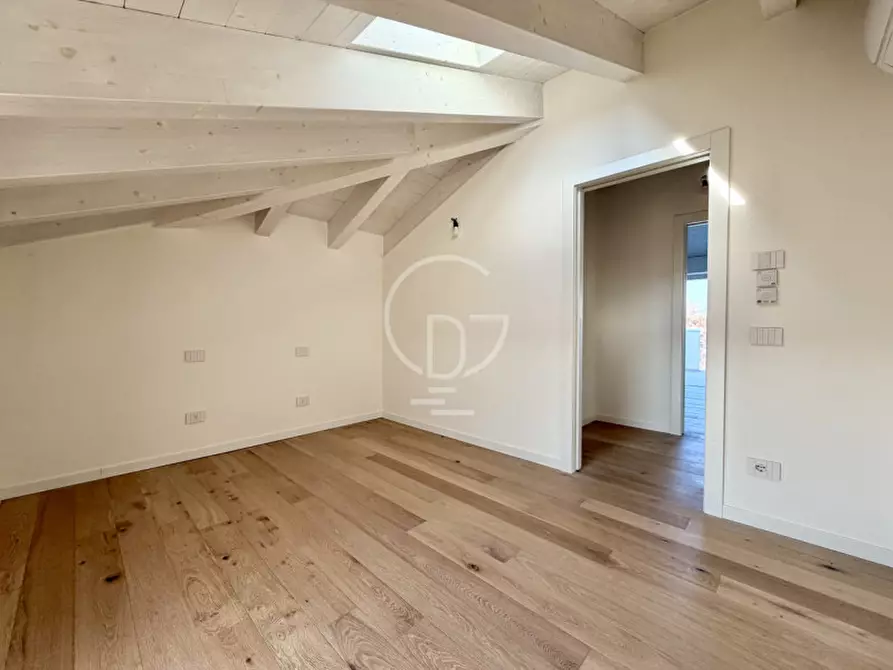 Immagine 23 di Attico in vendita  in Viale Francesco Agello a Desenzano Del Garda