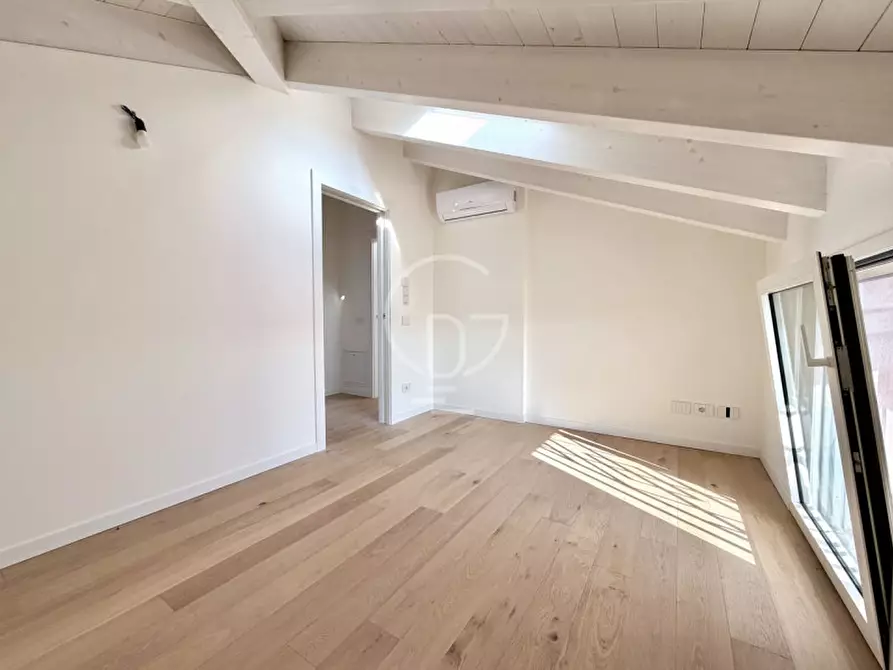 Immagine 24 di Attico in vendita  in Viale Francesco Agello a Desenzano Del Garda
