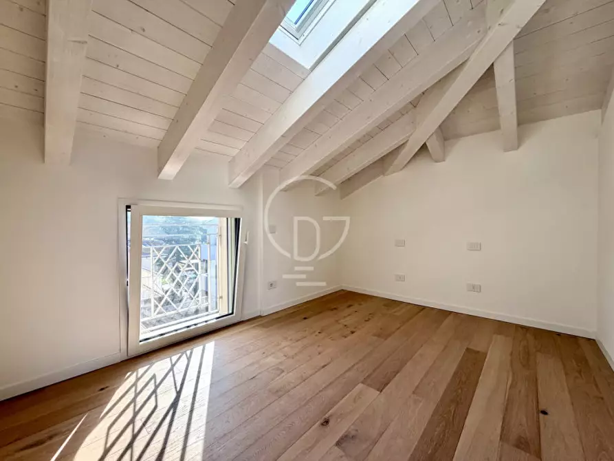 Immagine 25 di Attico in vendita  in Viale Francesco Agello a Desenzano Del Garda