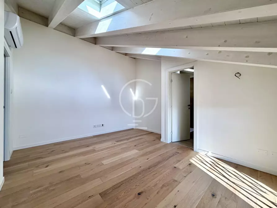 Immagine 26 di Attico in vendita  in Viale Francesco Agello a Desenzano Del Garda