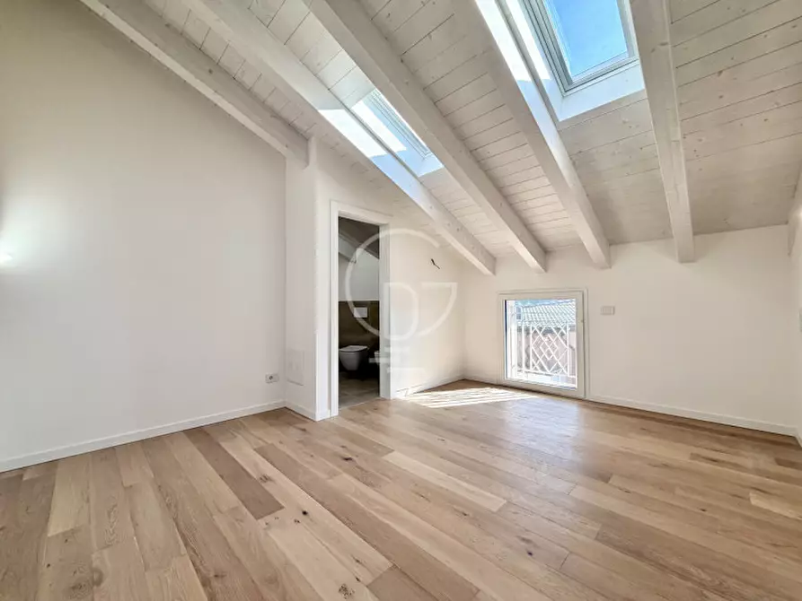 Immagine 27 di Attico in vendita  in Viale Francesco Agello a Desenzano Del Garda