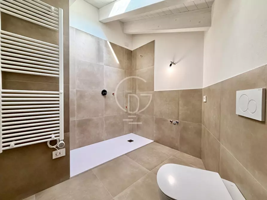 Immagine 29 di Attico in vendita  in Viale Francesco Agello a Desenzano Del Garda