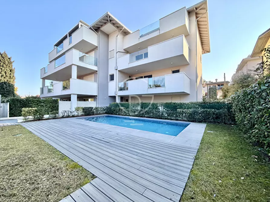 Immagine 30 di Attico in vendita  in Viale Francesco Agello a Desenzano Del Garda