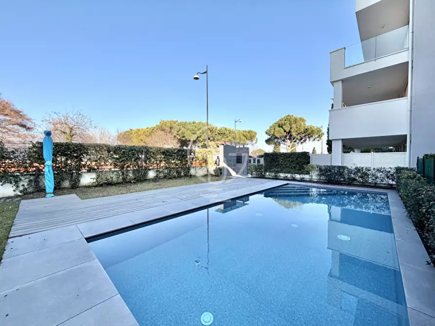 Immagine 31 di Attico in vendita  in Viale Francesco Agello a Desenzano Del Garda