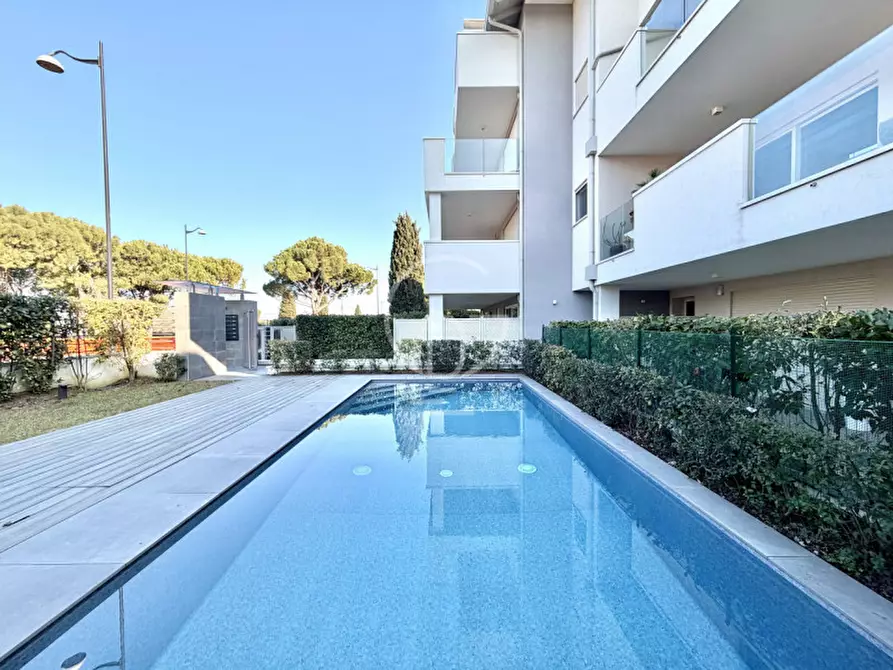 Immagine 32 di Attico in vendita  in Viale Francesco Agello a Desenzano Del Garda