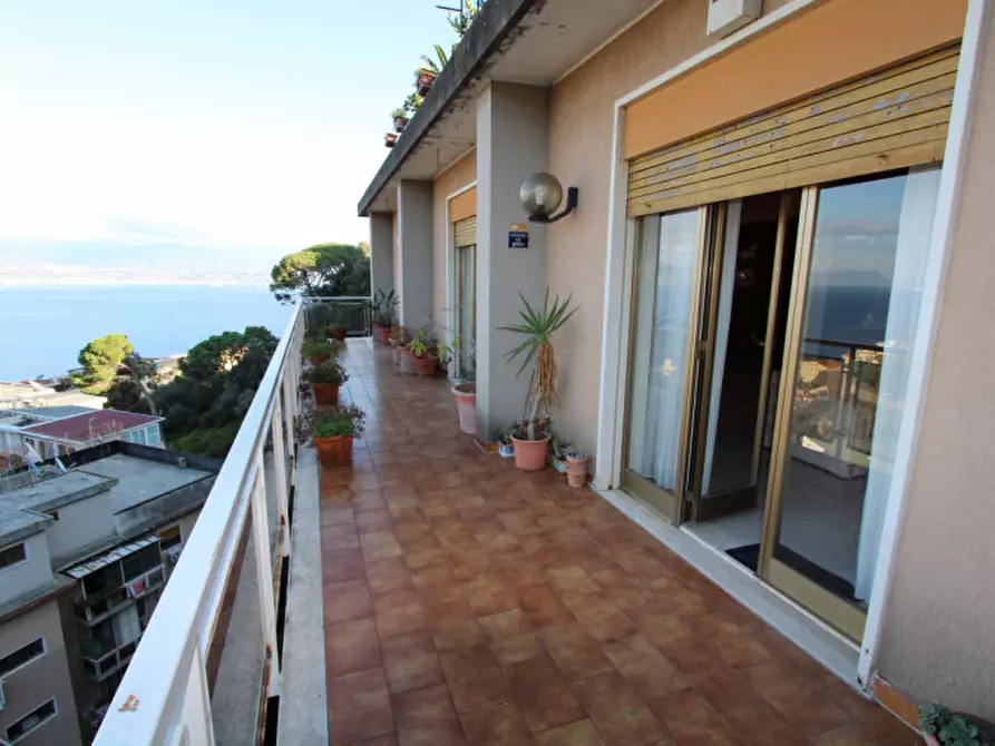 Immagine 1 di Appartamento in vendita  in via Panoramica dello Stretto 980 a Messina