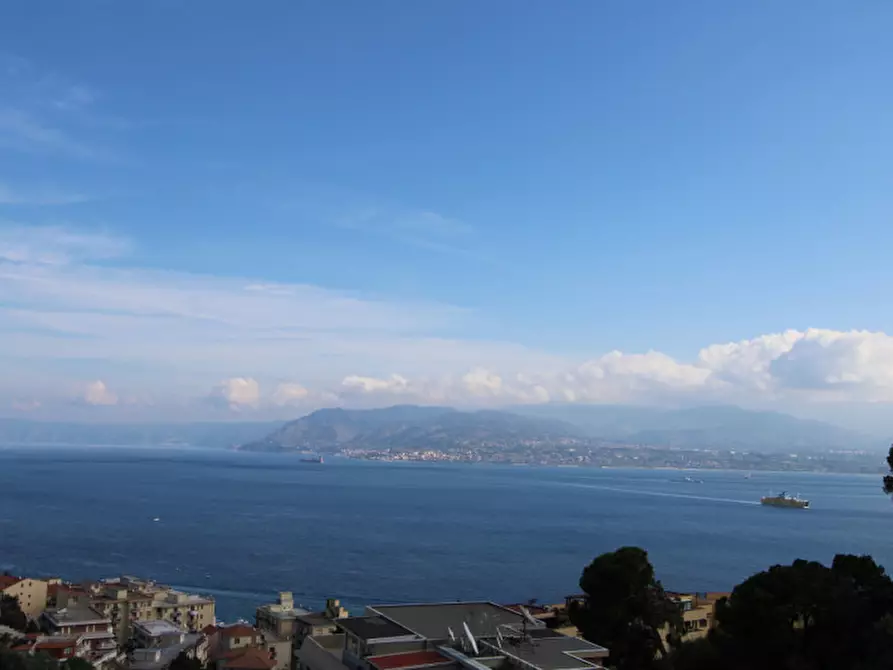Immagine 3 di Appartamento in vendita  in via Panoramica dello Stretto 980 a Messina