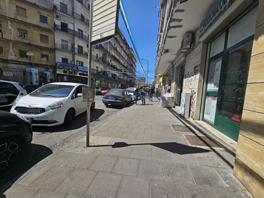 Immagine 1 di Negozio in vendita  in Via Diocleziano a Napoli