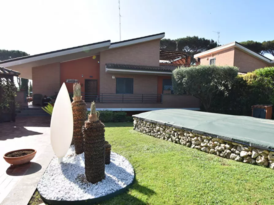 Immagine 1 di Casa quadrifamiliare in vendita  in Via Giulio Pittarelli a Roma