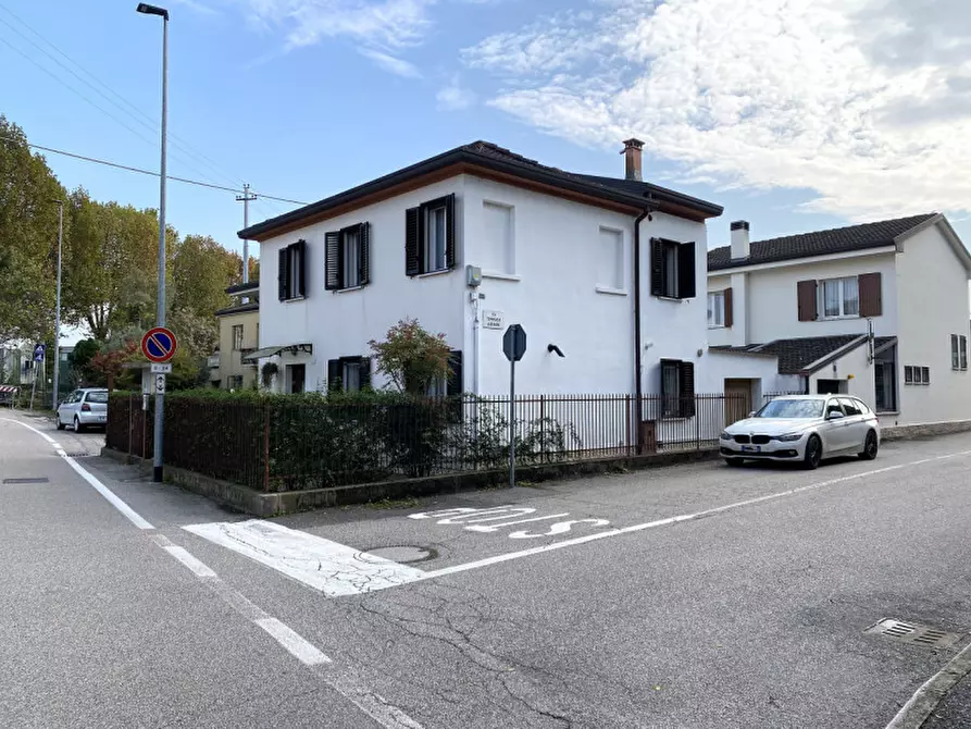 Immagine 1 di Villa in vendita  in via Federico Bonvicini 5 a Legnago