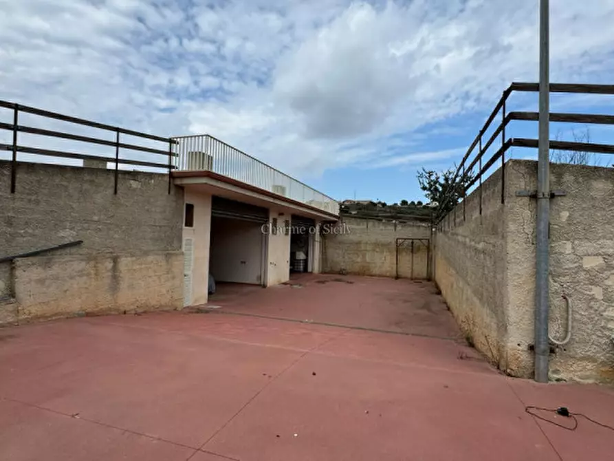 Immagine 17 di Garage in vendita  a Modica