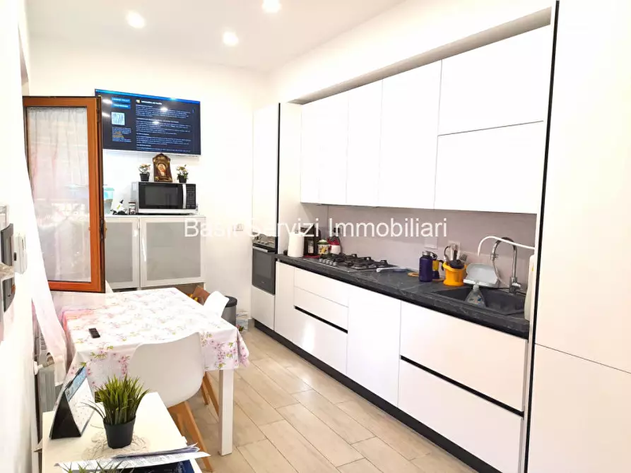 Immagine 10 di Appartamento in vendita  in via della pisana a Roma