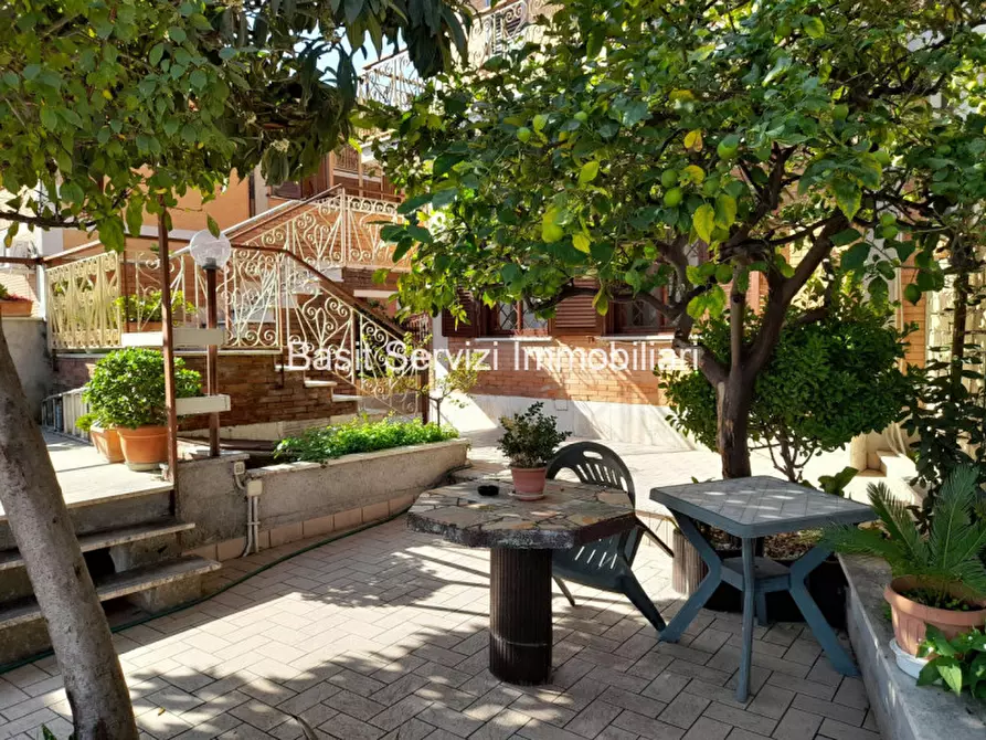 Immagine 19 di Appartamento in vendita  in via della pisana a Roma