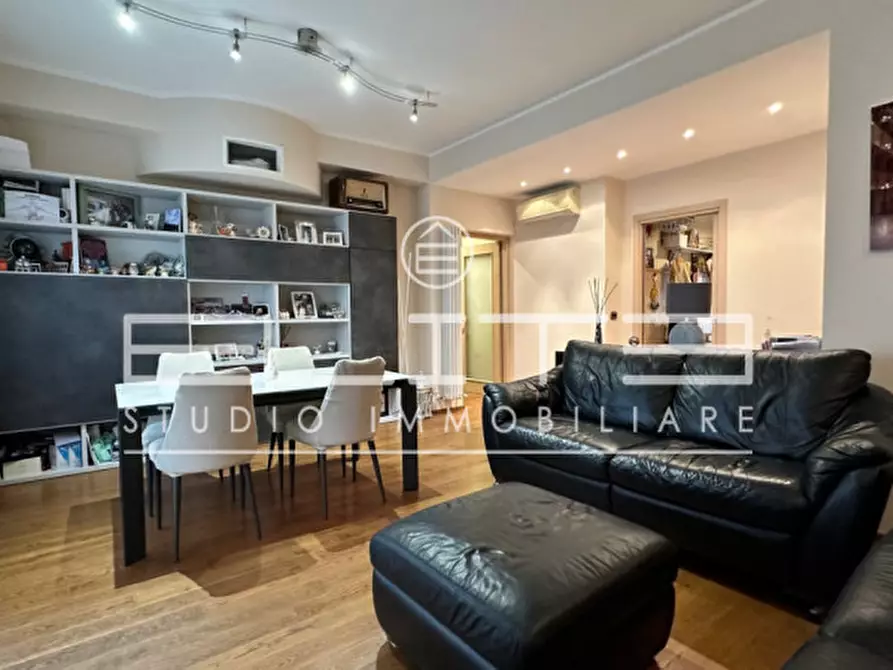 Immagine 2 di Appartamento in vendita  a Ancona